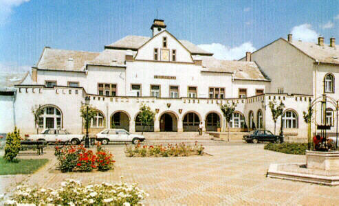 A következő kép nem jeleníthető meg, mert hibákat tartalmaz: „http://www.agria.hu/(magyar)/heves/hatvan/polgh1.jpg”.